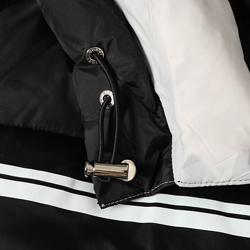 グッチスーパーコピー ロゴストライププリントのフード付きダウンジャケット