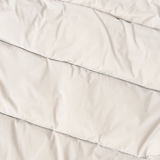 グッチスーパーコピー ロゴストライププリントのフード付きダウンジャケット