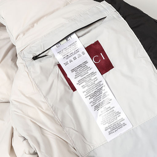 グッチスーパーコピー ロゴストライププリントのフード付きダウンジャケット