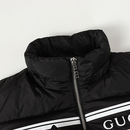 グッチスーパーコピー ロゴストライププリントのフード付きダウンジャケット