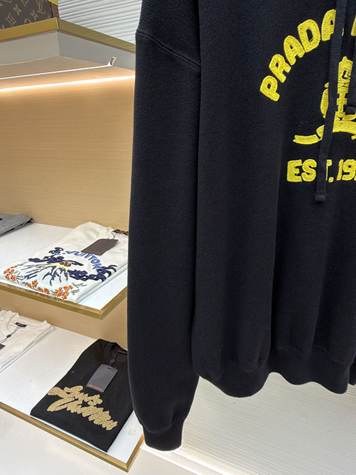 プラダ タオル刺繍ニットパーカー