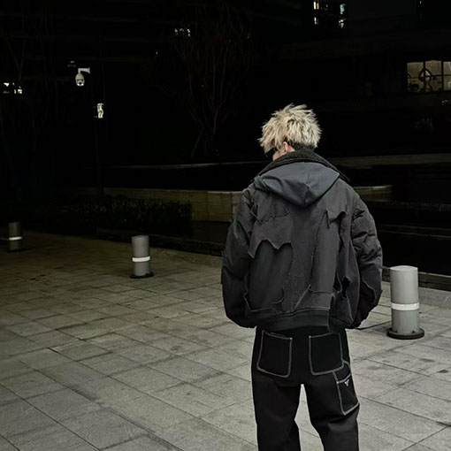 バレンシアガ Bomber がありダメージが施され水洗いされひどくダメージをけたコットンパッド入りジャケット