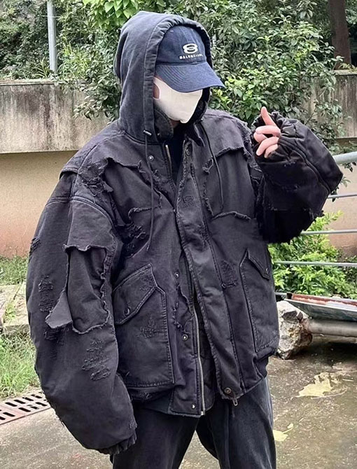 バレンシアガ Bomber がありダメージが施され水洗いされひどくダメージをけたコットンパッド入りジャケット