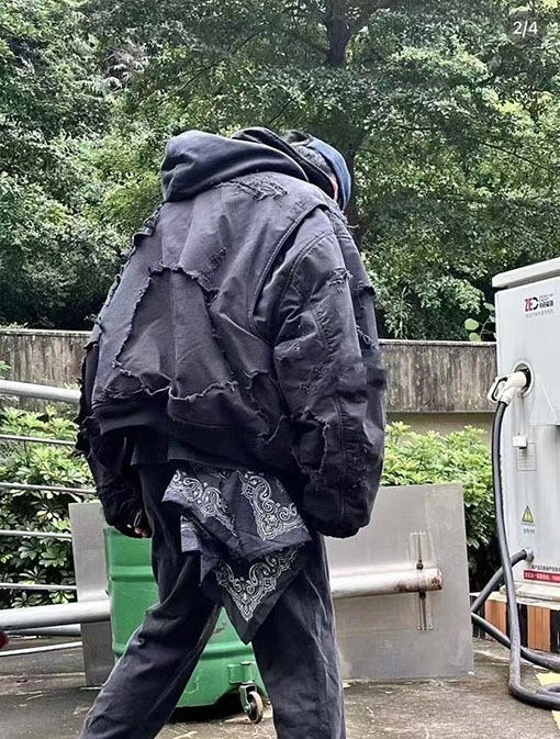 バレンシアガ Bomber がありダメージが施され水洗いされひどくダメージをけたコットンパッド入りジャケット