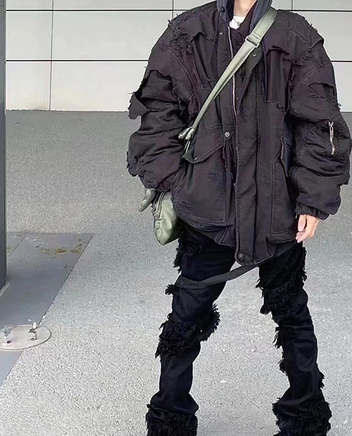 バレンシアガ Bomber がありダメージが施され水洗いされひどくダメージをけたコットンパッド入りジャケット