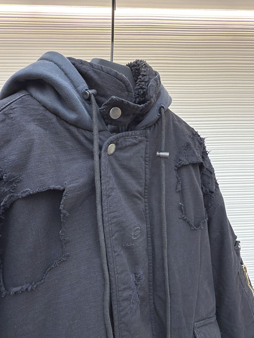 バレンシアガ Bomber がありダメージが施され水洗いされひどくダメージをけたコットンパッド入りジャケット