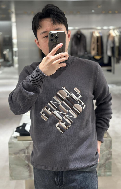 フェンディスーパーコピー 刺繍ロゴニットプルオーバー