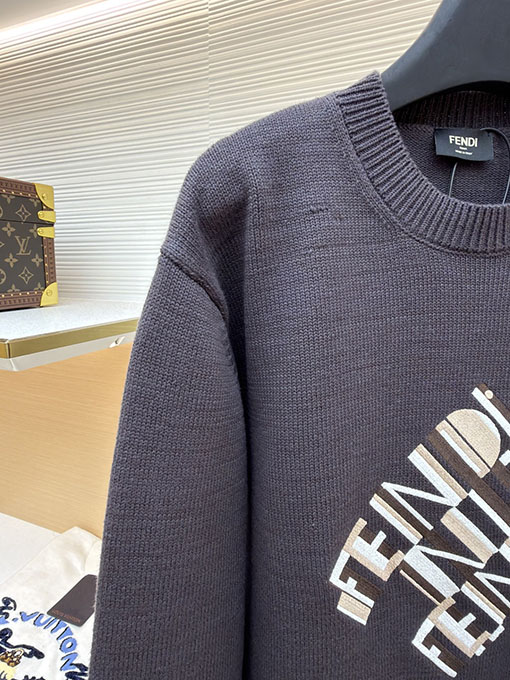 フェンディスーパーコピー 刺繍ロゴニットプルオーバー