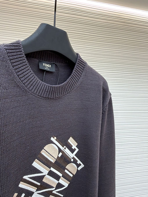 フェンディスーパーコピー 刺繍ロゴニットプルオーバー