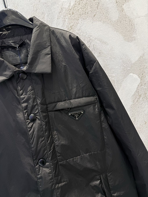プラダ リサイクルナイロン トライアングルラベル ジッパーポケット 薄手コットンジャケット