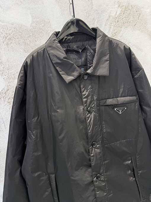 プラダ リサイクルナイロン トライアングルラベル ジッパーポケット 薄手コットンジャケット