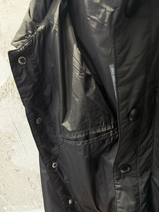 プラダ リサイクルナイロン トライアングルラベル ジッパーポケット 薄手コットンジャケット