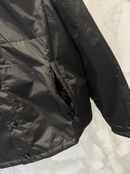 プラダ リサイクルナイロン トライアングルラベル ジッパーポケット 薄手コットンジャケット