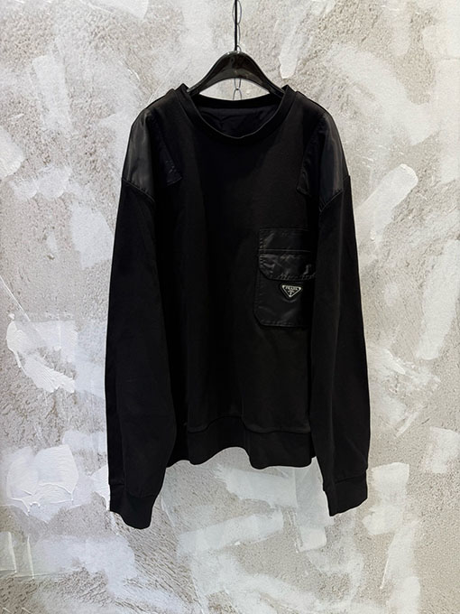プラダ 新作 トライアングルポケット ナイロンパッチワーク スウェットシャツ
