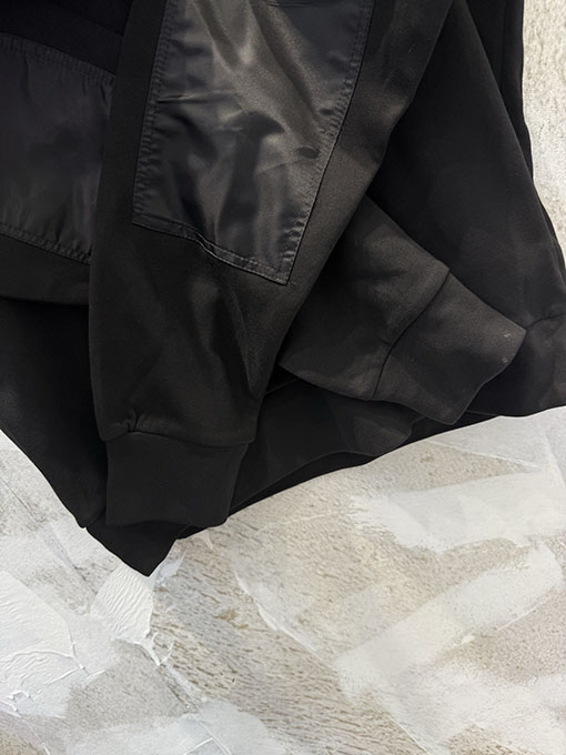 プラダ 新作 トライアングルポケット ナイロンパッチワーク スウェットシャツ