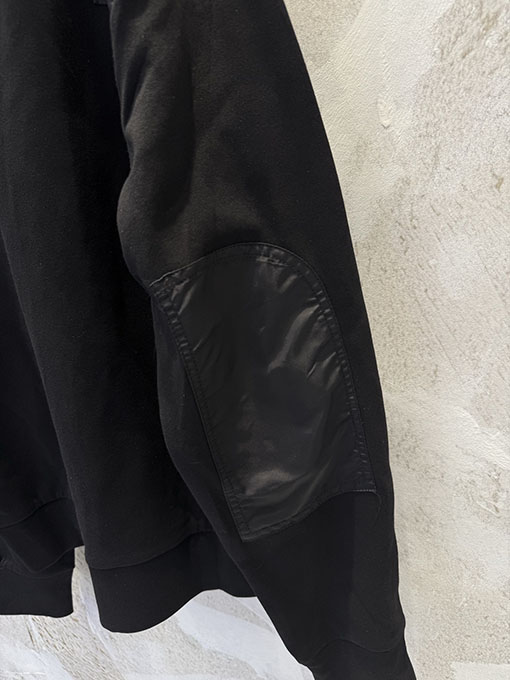 プラダ 新作 トライアングルポケット ナイロンパッチワーク スウェットシャツ