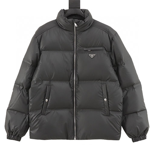 プラダ レザーエナメルロゴスタンドカラーダウンジャケット