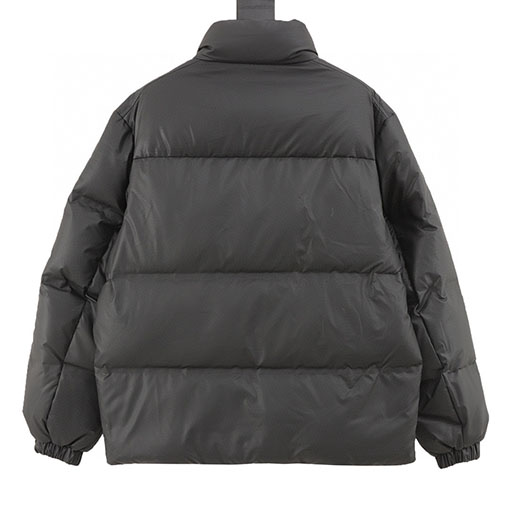 プラダ レザーエナメルロゴスタンドカラーダウンジャケット