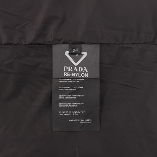プラダ レザーエナメルロゴスタンドカラーダウンジャケット