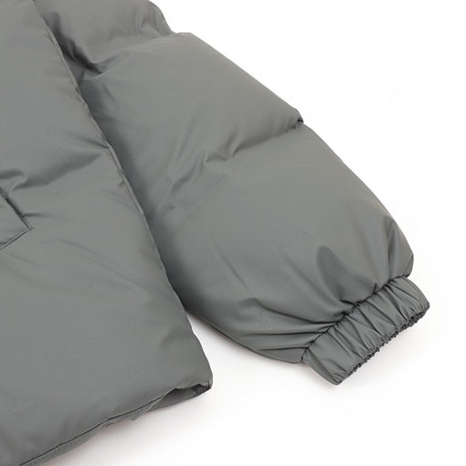 プラダ レザーエナメルロゴスタンドカラーダウンジャケット