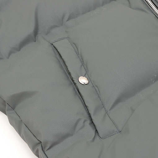 プラダ レザーエナメルロゴスタンドカラーダウンジャケット