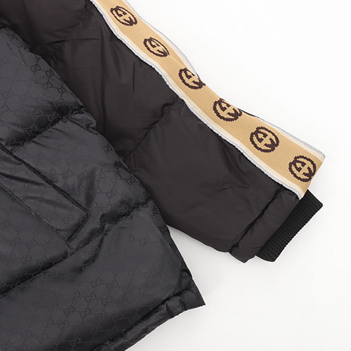 グッチ 反射Gジャカードストライプダウンジャケット