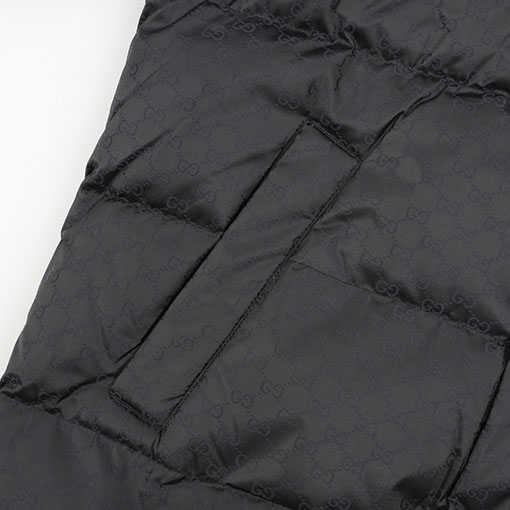 グッチ 反射Gジャカードストライプダウンジャケット