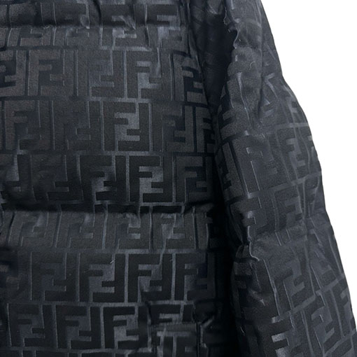 フェンディスーパーコピー FFダークパターンジャカードダウンジャケット