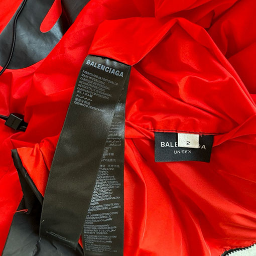 バレンシアガ SPORTS ICON TRACKSUIT ロゴプリントのハイネックジッパー付きリバーシブルコクーン型ダウンジャケット