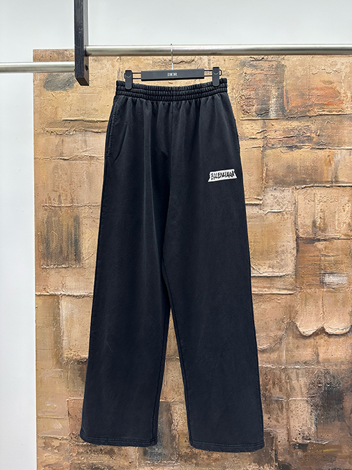 バレンシアガコピー Balenciaga ダクトテープでダメージしたスウェットパンツ