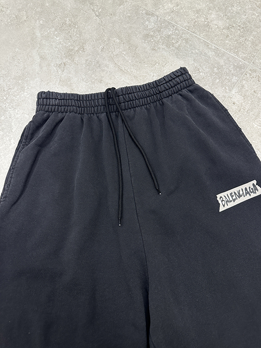 バレンシアガコピー Balenciaga ダクトテープでダメージしたスウェットパンツ