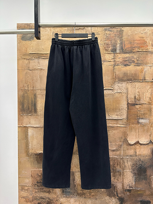 バレンシアガコピー Balenciaga ダクトテープでダメージしたスウェットパンツ