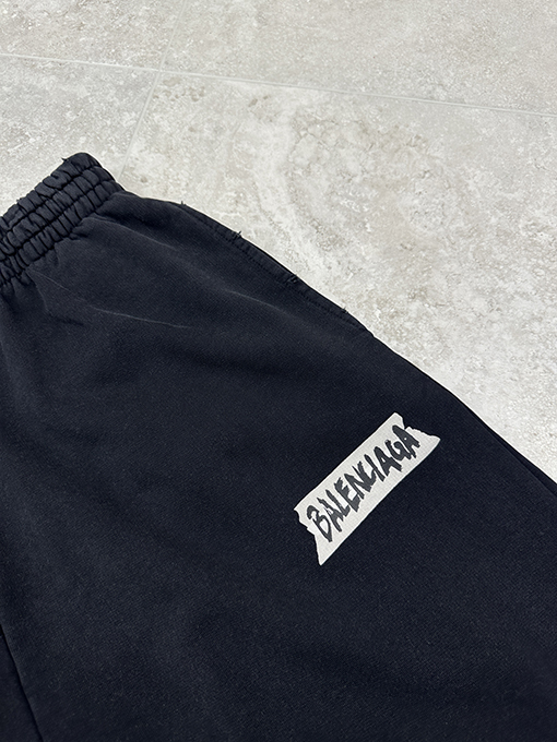 バレンシアガコピー Balenciaga ダクトテープでダメージしたスウェットパンツ
