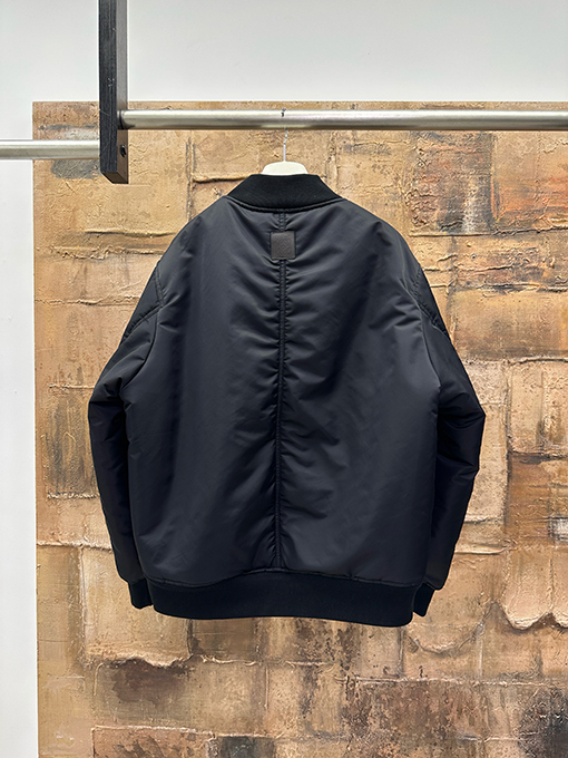 ロエベスーパーコピー ナイロンキルティングジャケット