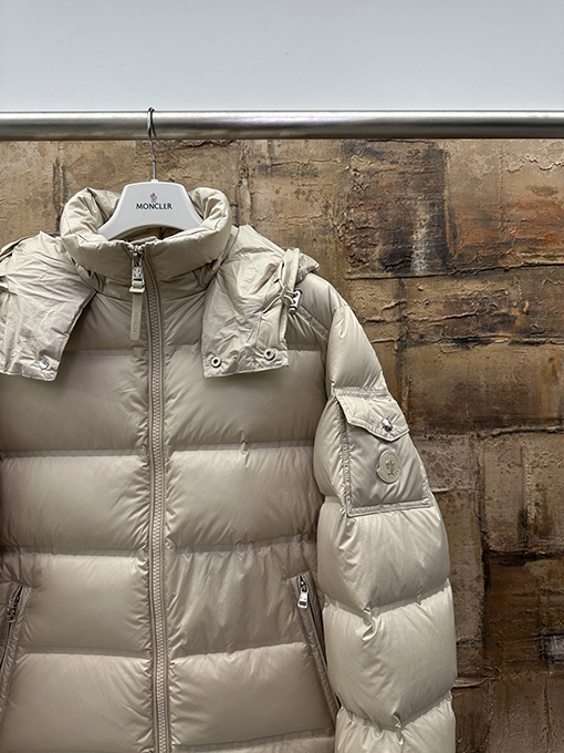 モンクレール 新しいクラシックキルティングダウンジャケット