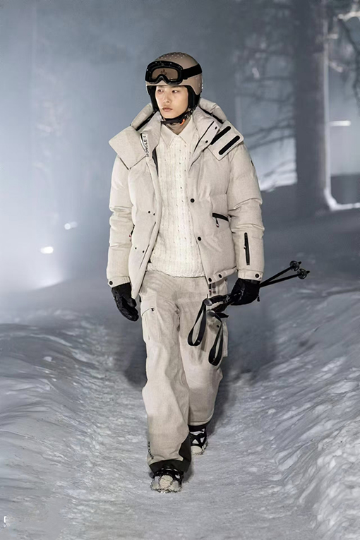 モンクレール 高級スキーダウンジャケット