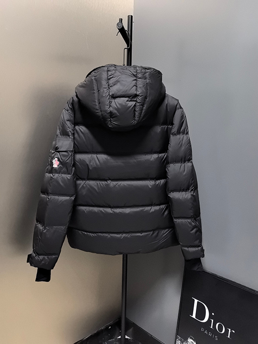 モンクレール Grenoble シームシールダウンジャケットシリーズ