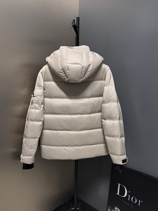 モンクレール Grenoble シームシールダウンジャケットシリーズ