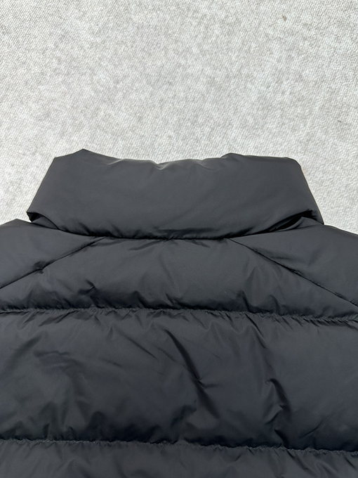 プラダスーパーコピー 新作の長袖ジップアップダウンジャケット