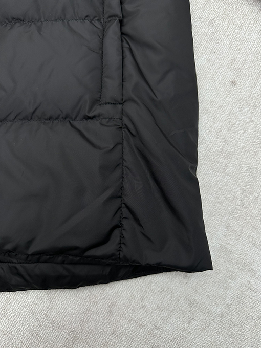 プラダスーパーコピー 新作の長袖ジップアップダウンジャケット