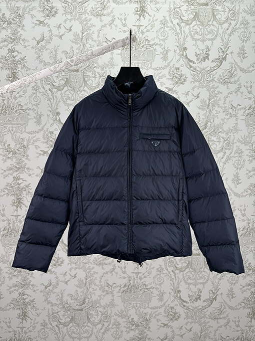 プラダスーパーコピー 新作の長袖ジップアップダウンジャケット
