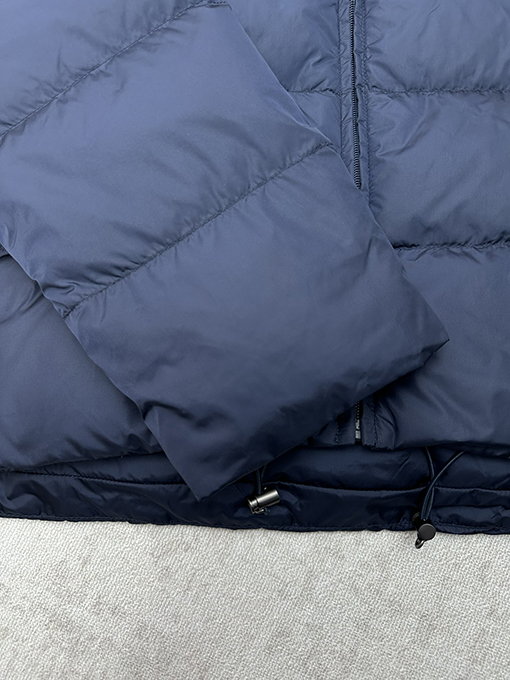 プラダスーパーコピー 新作の長袖ジップアップダウンジャケット