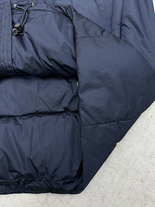 プラダスーパーコピー 新作の長袖ジップアップダウンジャケット