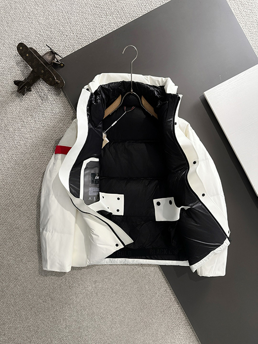 モンクレールコピー ファッショナブルな高級カスタムダウンジャケット