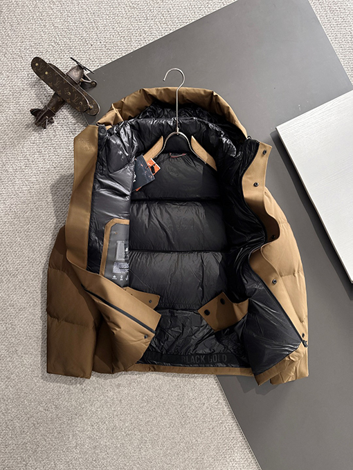 モンクレールコピー ファッショナブルな高級カスタムダウンジャケット