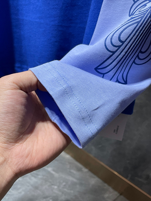 クロムハーツコピー サンスクリット文字のクロスと花の腕の巻物長袖シャツ