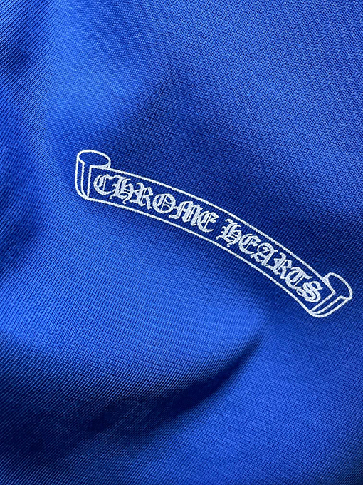 クロムハーツコピー サンスクリット文字のクロスと花の腕の巻物長袖シャツ