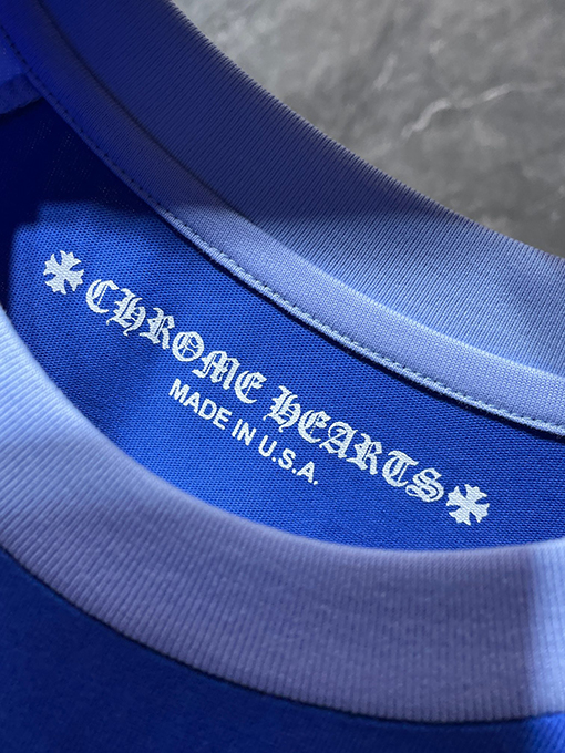 クロムハーツコピー サンスクリット文字のクロスと花の腕の巻物長袖シャツ