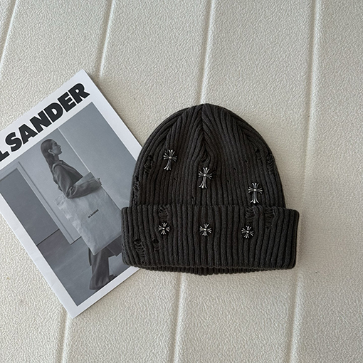 クロムハーツ 破れたニット帽