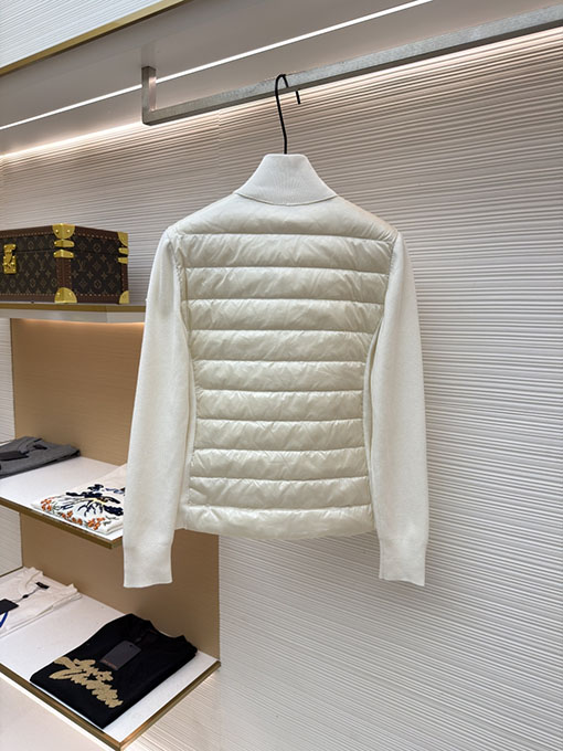 モンクレール 新モデルロゴパッチワークダウンジャケット